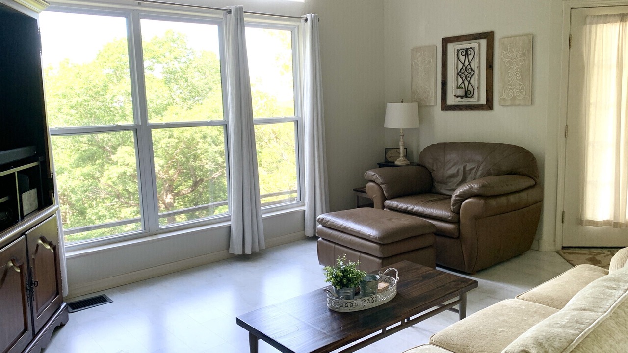 Photo of Livingroom in Sylvan Shores