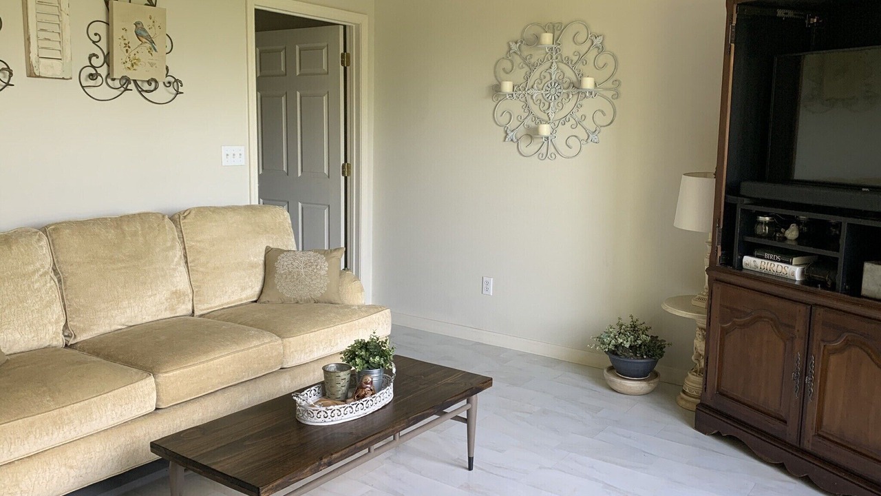 Photo of Livingroom in Sylvan Shores