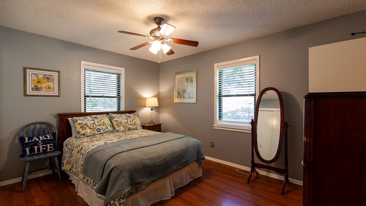 Photo of Bedroom in Pettit