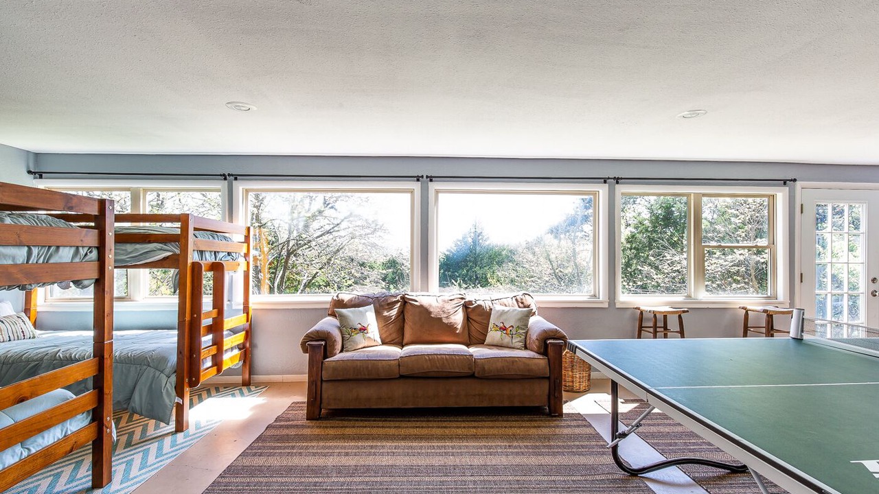 Photo of Livingroom in Pettit