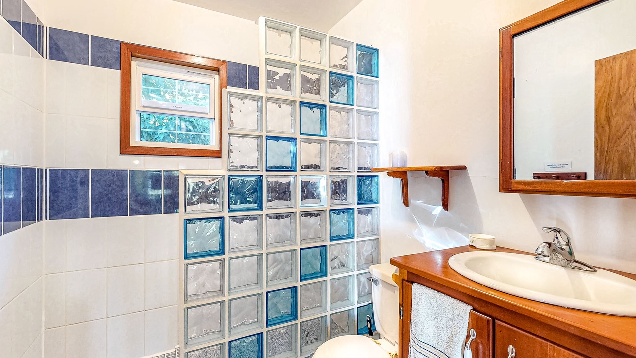 Photo of Bathroom in Caye Caulker