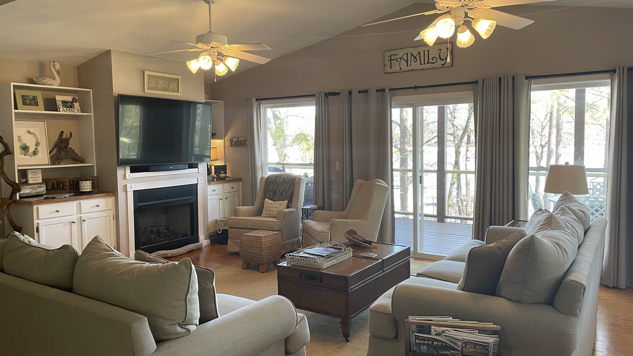 Photo of Livingroom in Pleasure Point