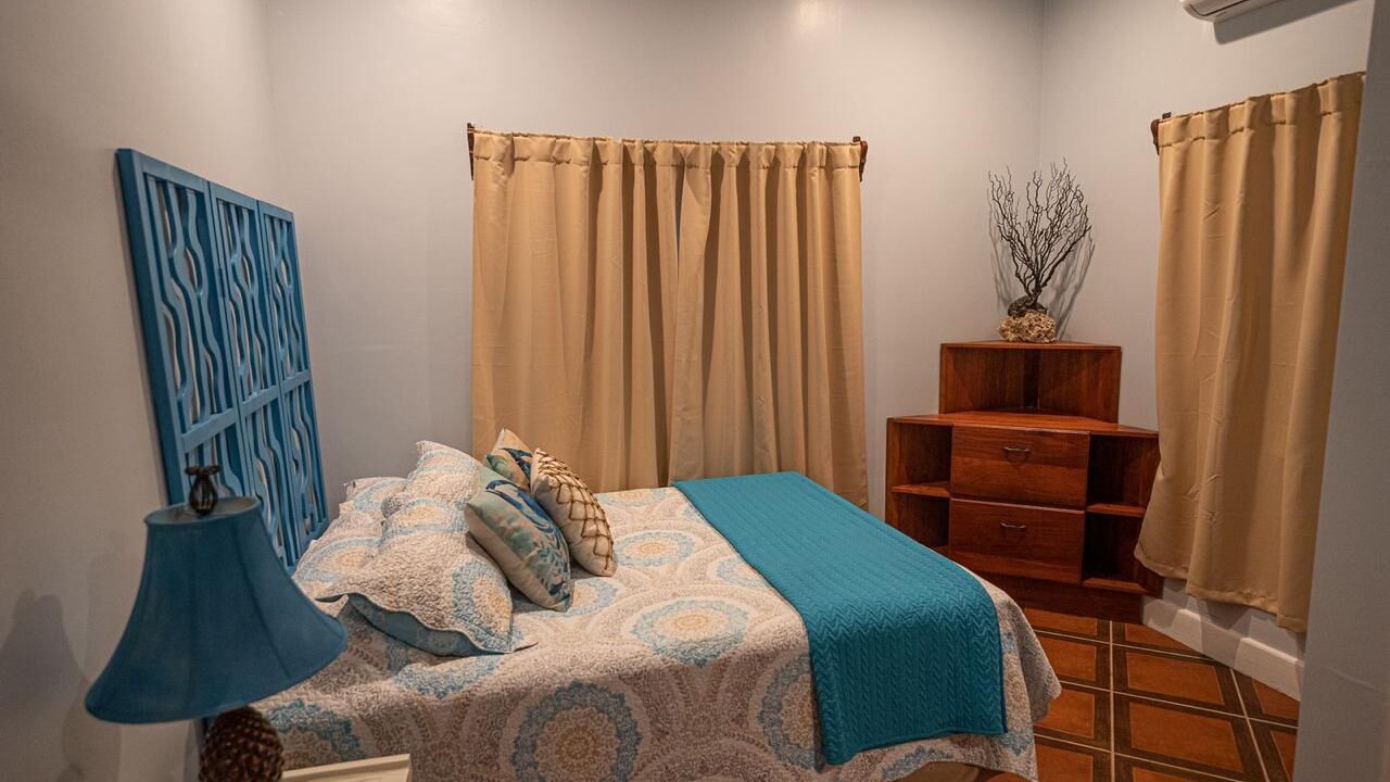 Photo of Bedroom in Antoneys Cay