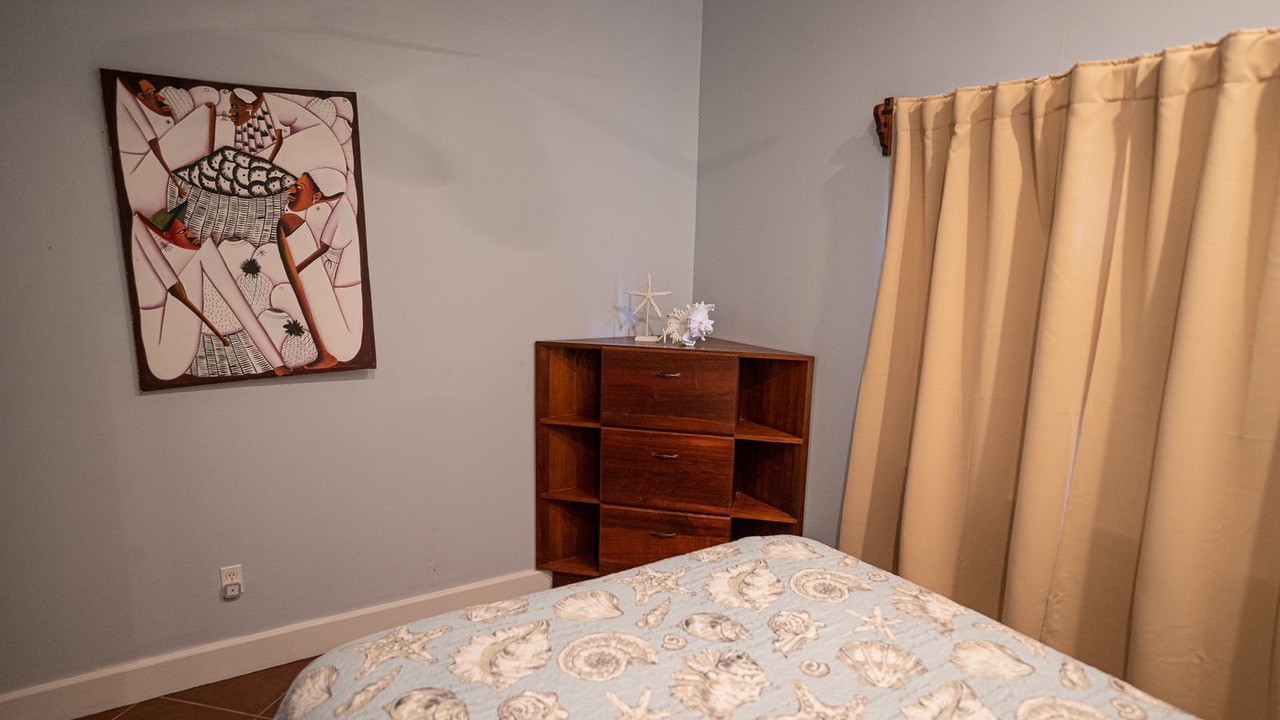 Photo of Bedroom in Antoneys Cay