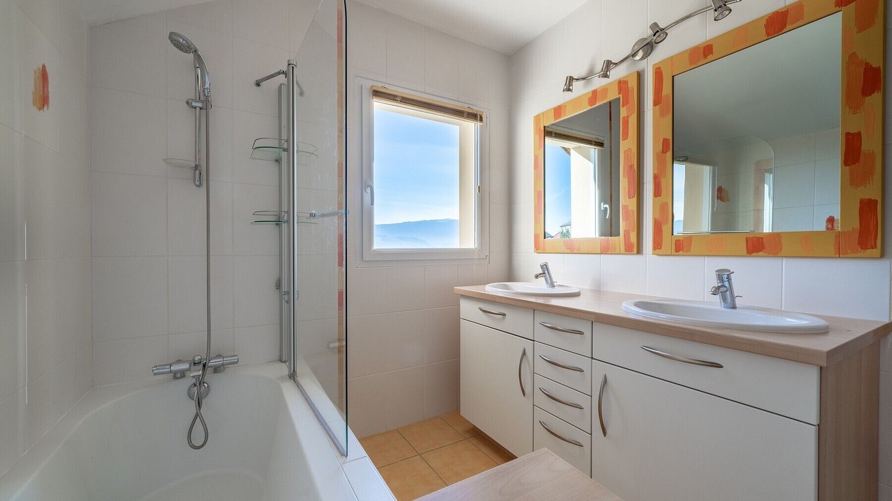 Photo of Bathroom in Rumilly