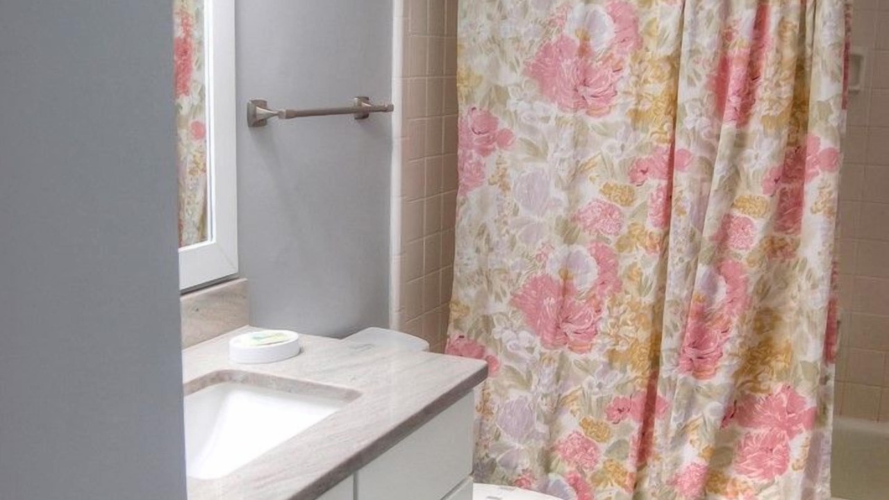 Photo of Bathroom in Arcadian Shores