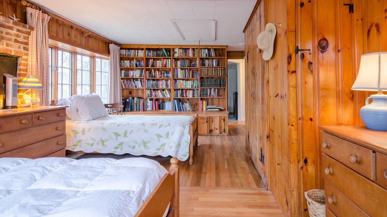 Photo of Bedroom in Popponesset
