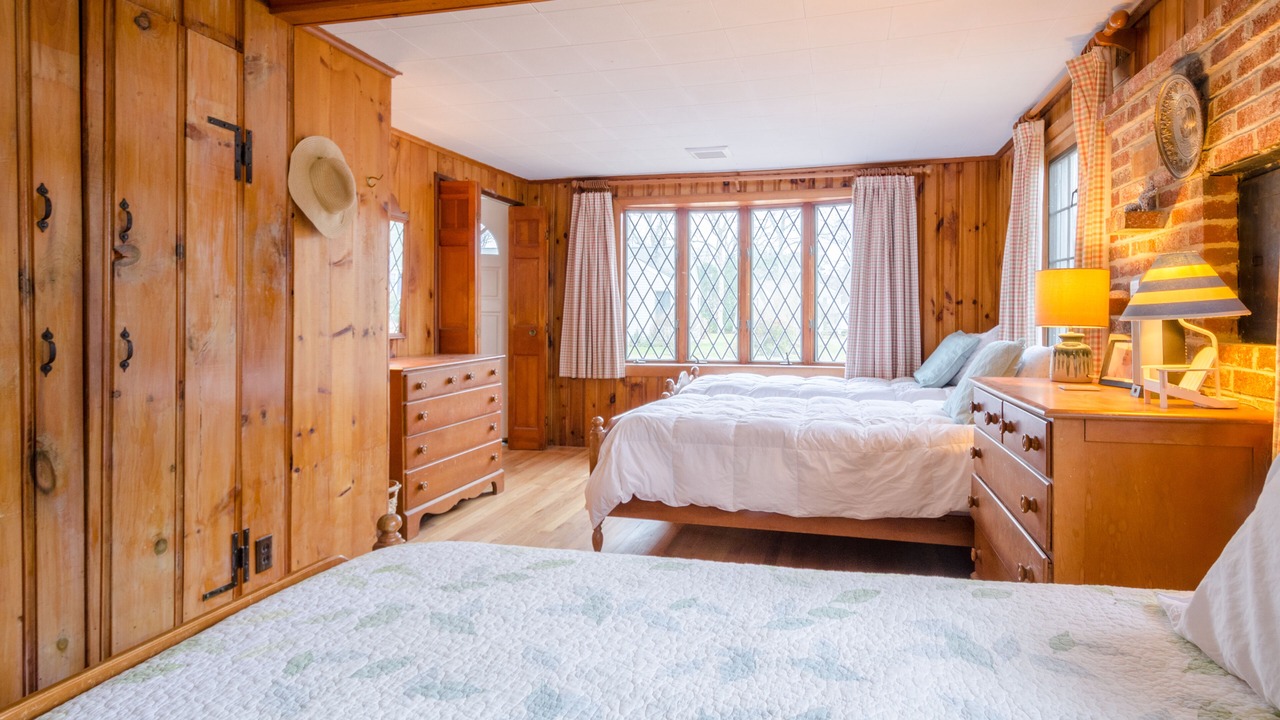 Photo of Bedroom in Popponesset