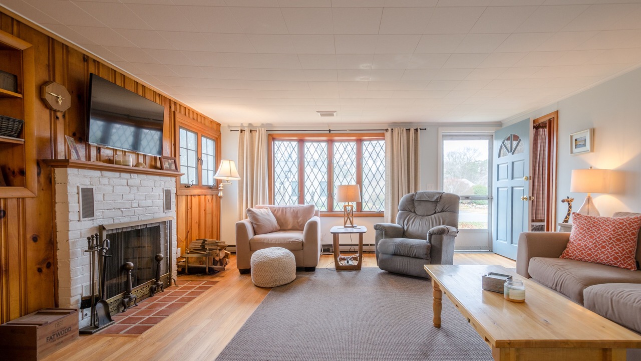Photo of Livingroom in Popponesset