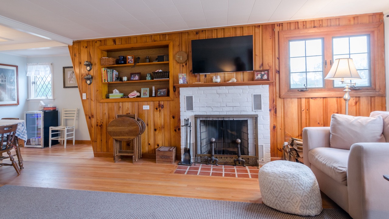 Photo of Livingroom in Popponesset