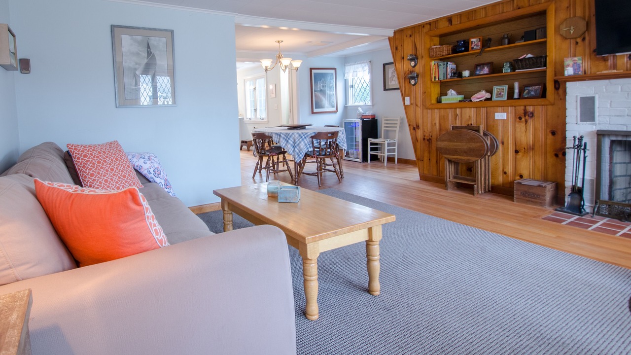 Photo of Livingroom in Popponesset