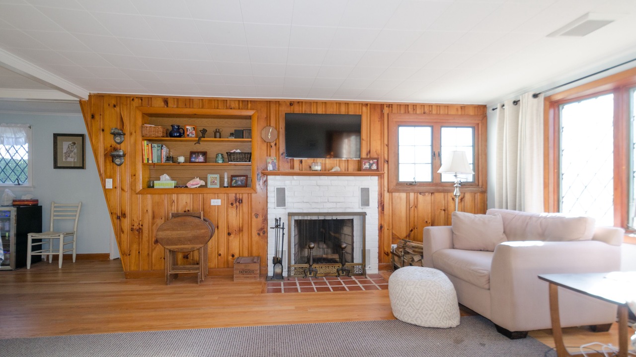 Photo of Livingroom in Popponesset