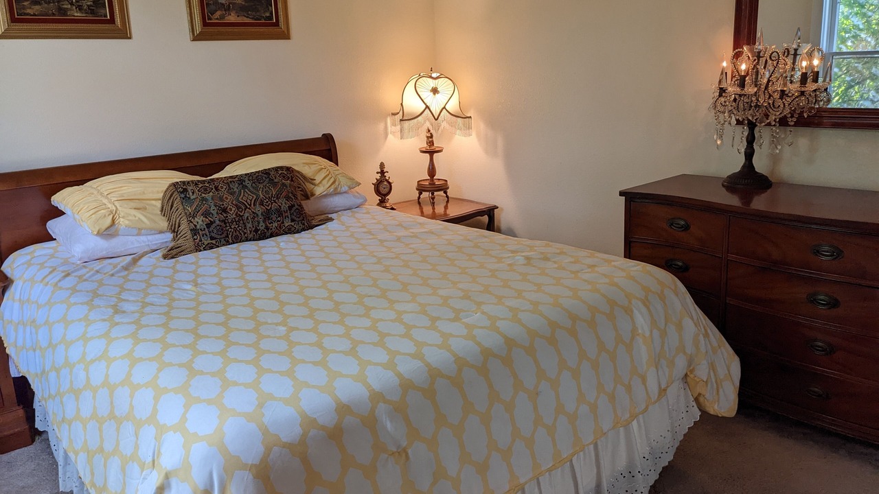 Photo of Bedroom in Central City