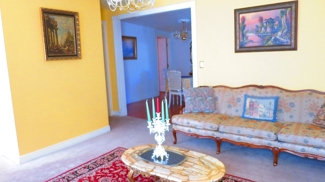 Photo of Livingroom in Central City