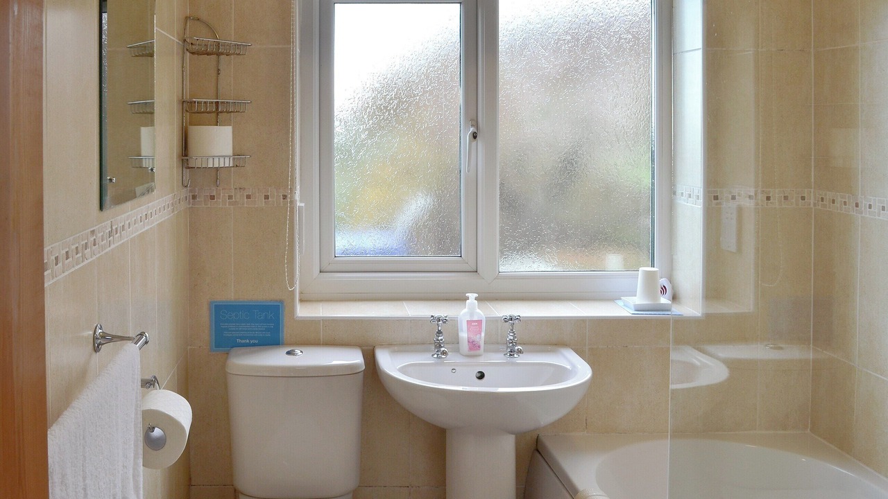 Photo of Bathroom in Mynytho