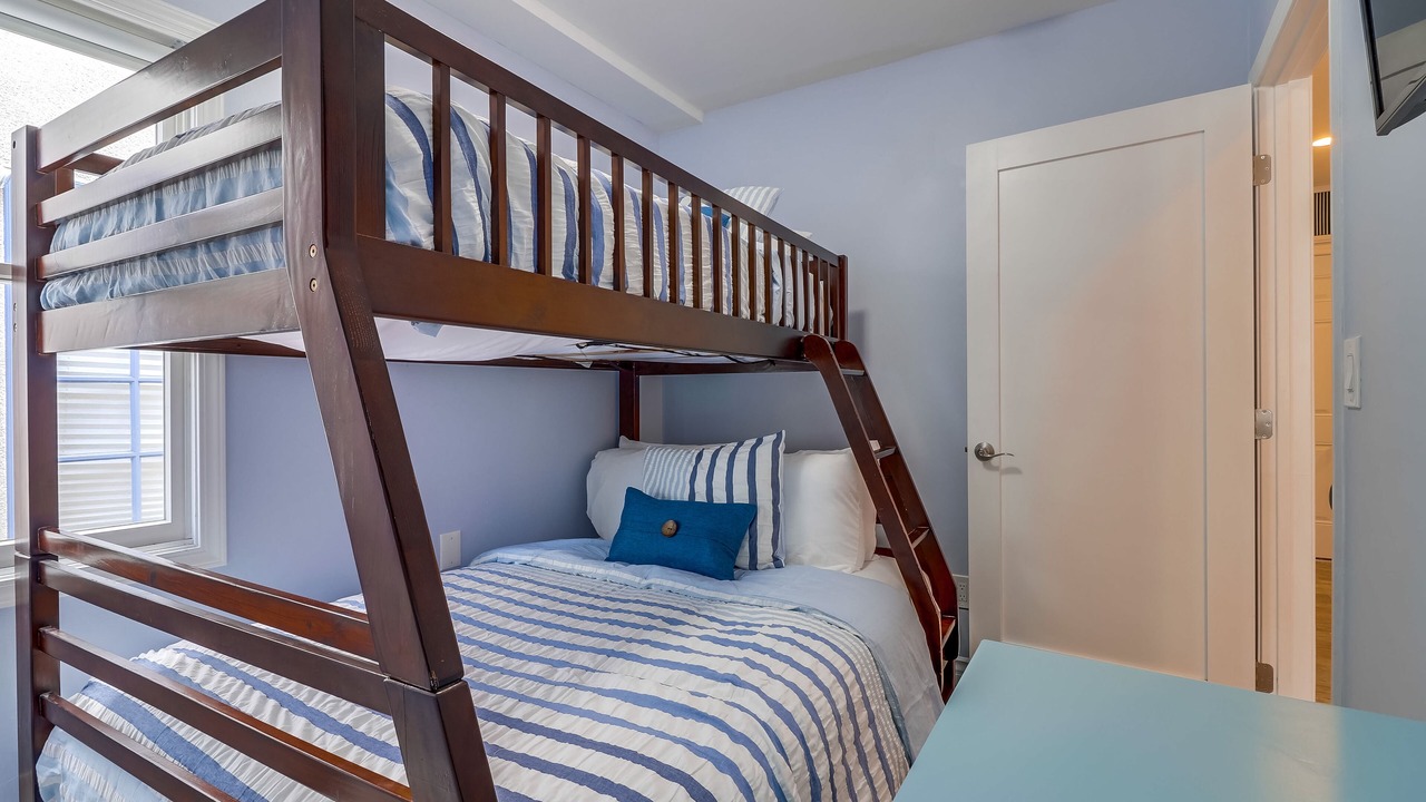 Photo of Bedroom in South Mission Beach