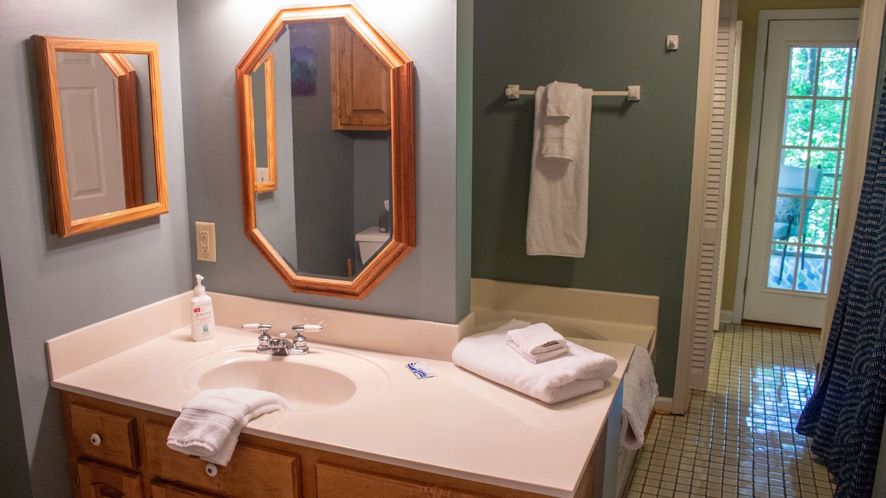 Photo of Bathroom in Cliff Ridge Colony