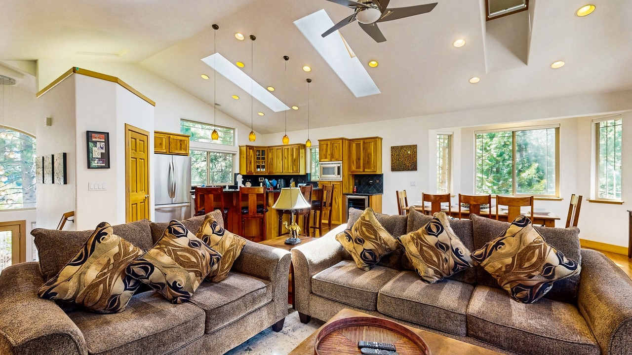 Photo of Livingroom in Montgomery Estates