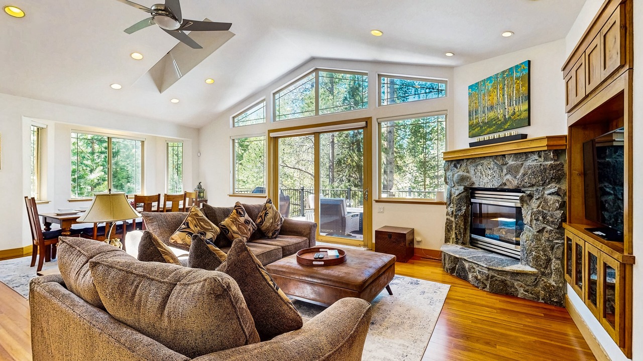 Photo of Livingroom in Montgomery Estates