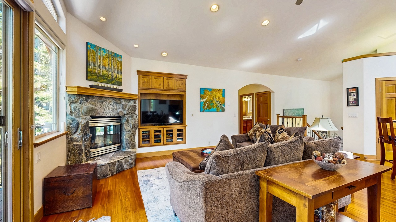 Photo of Livingroom in Montgomery Estates