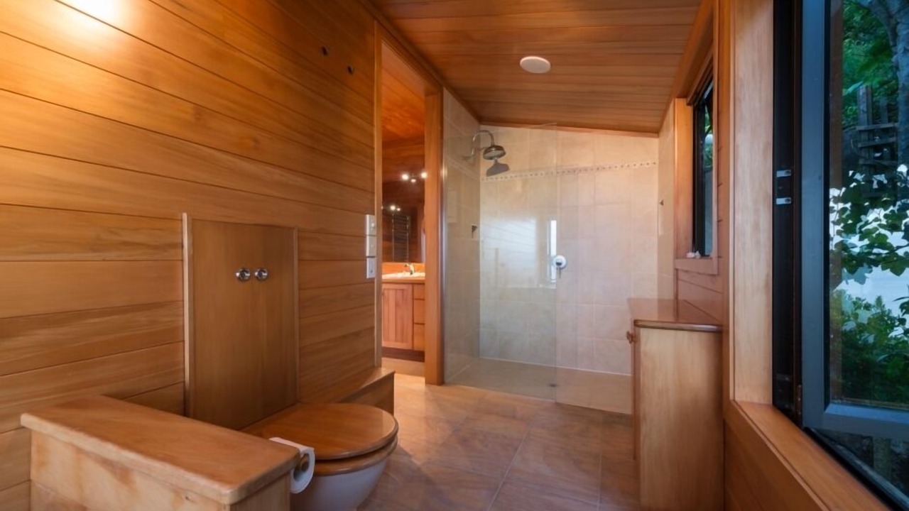 Photo of Bathroom in Russell