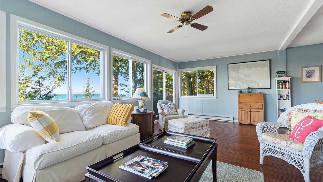 Photo of Livingroom in Mackinaw City