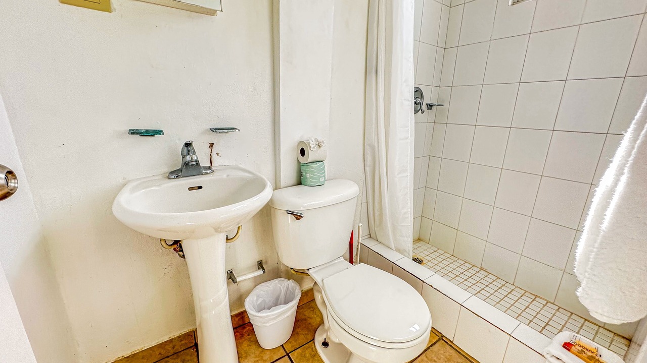 Photo of Bathroom in Carcel