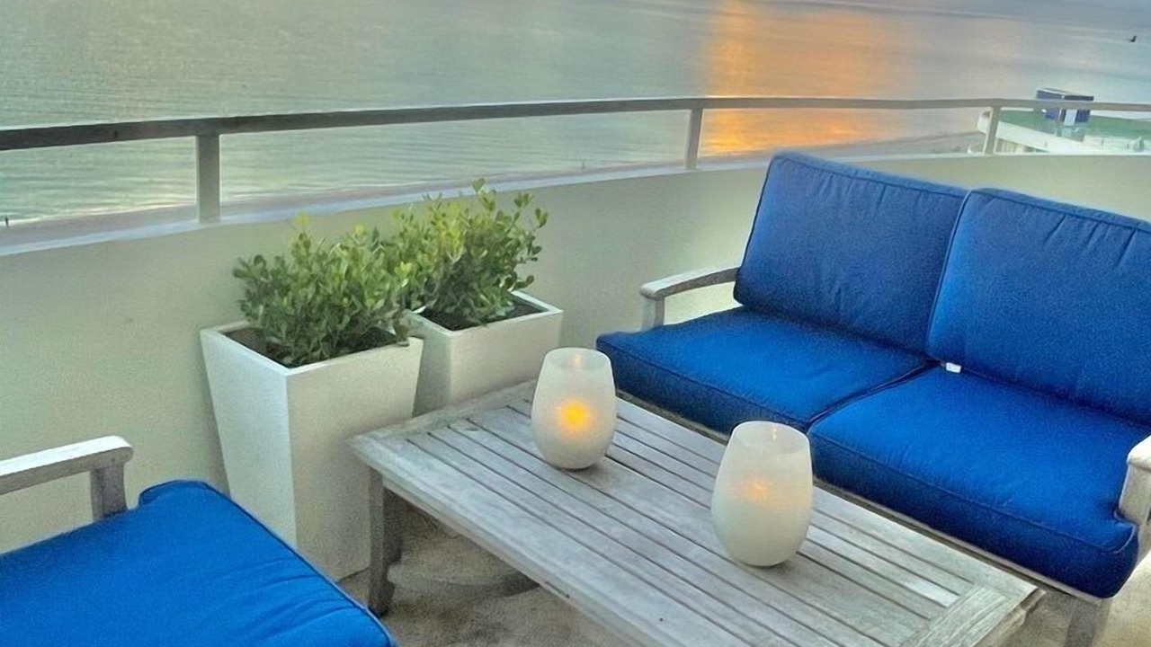 Photo of Patio Balcony in Mid Beach