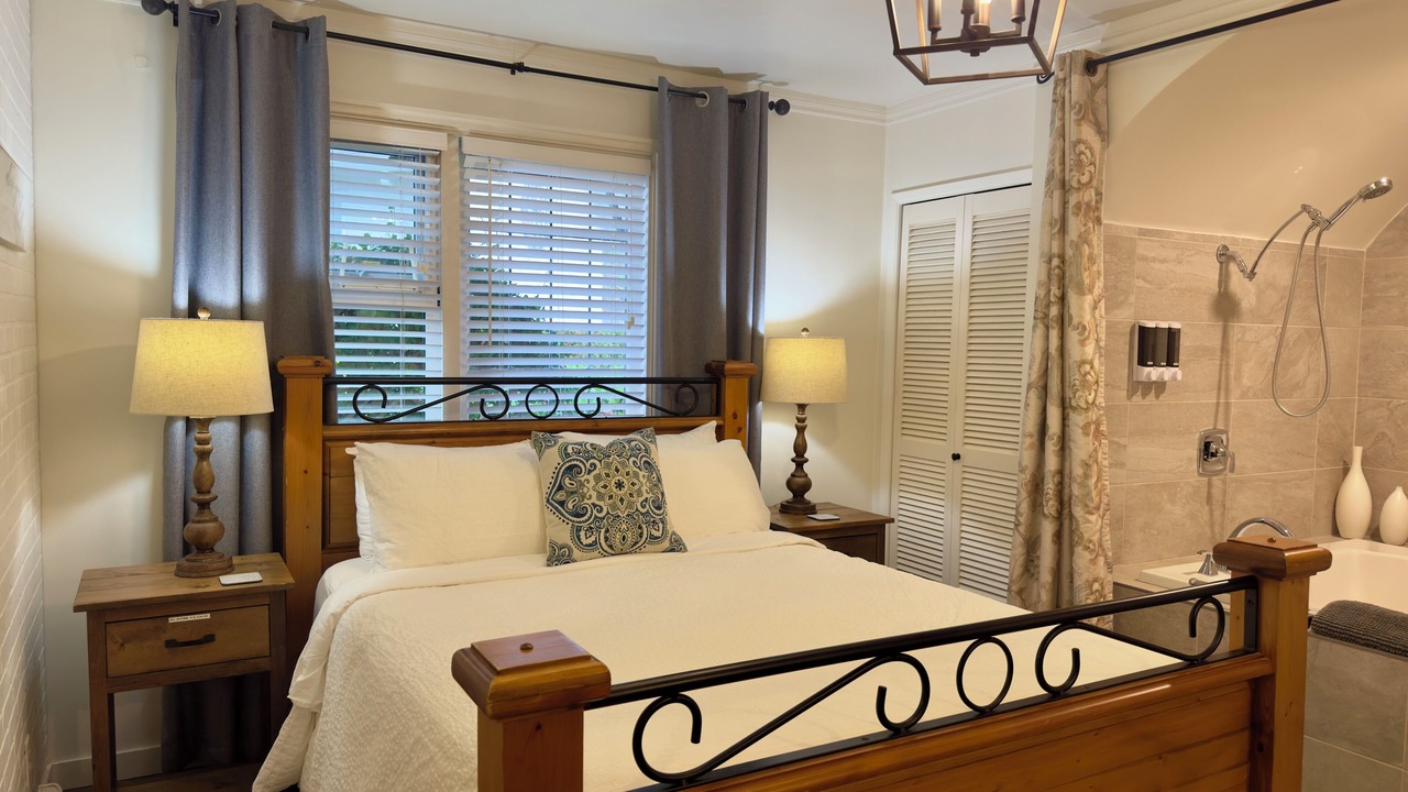 Photo of Bedroom in Harrison Hot Springs