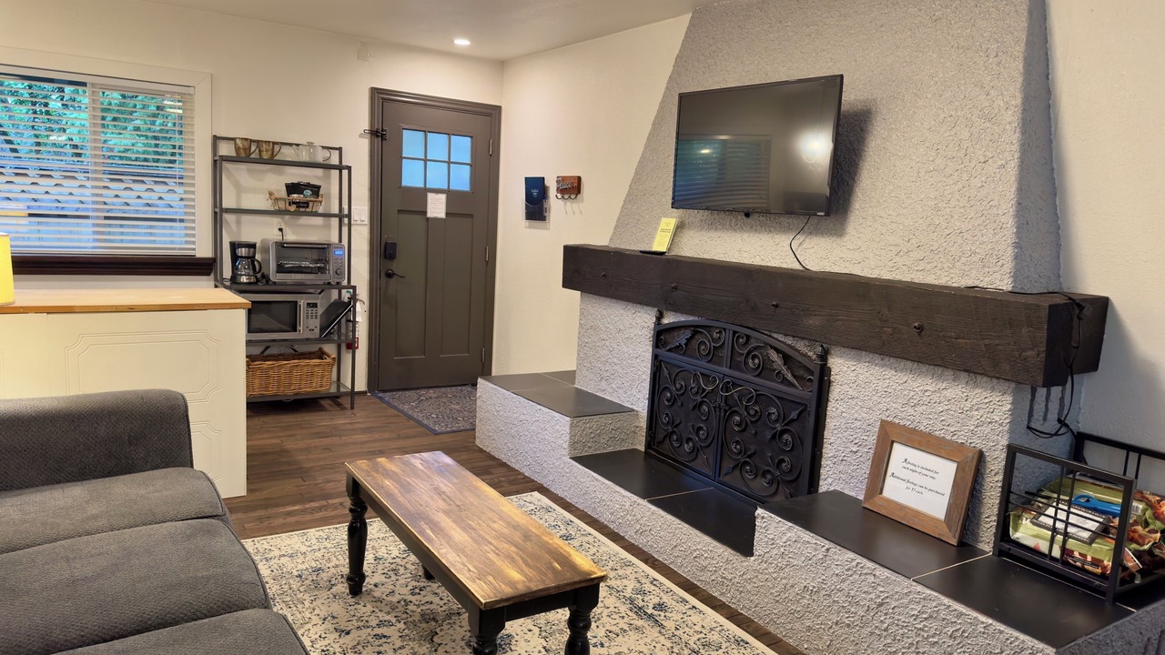 Photo of Livingroom in Harrison Hot Springs