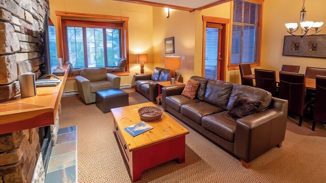 Photo of Livingroom in East Kootenay