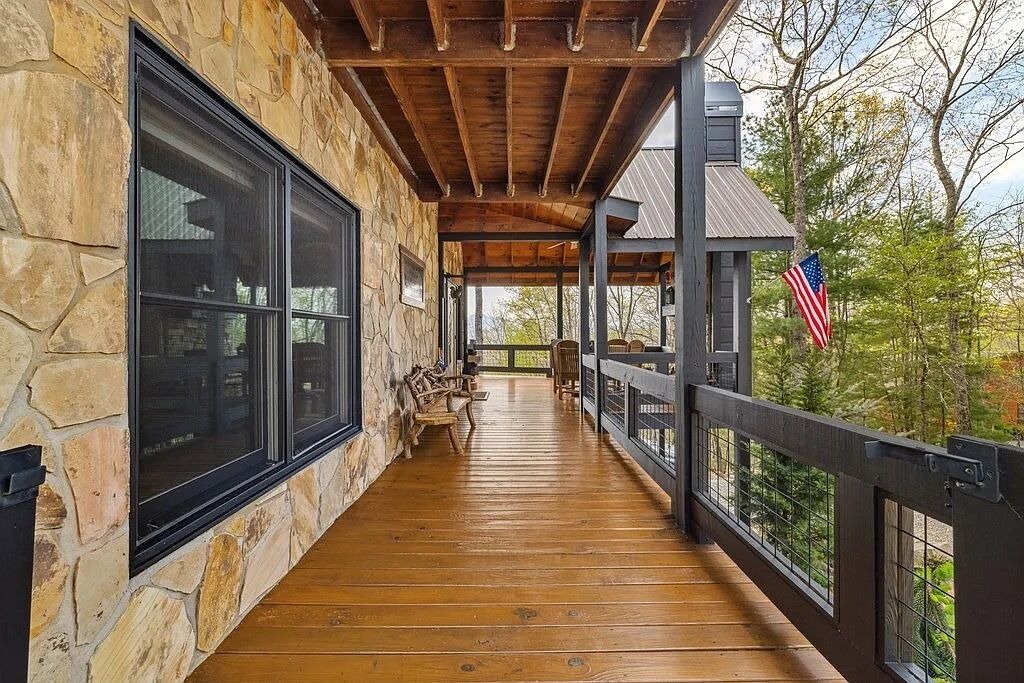 Photo of Patio Balcony in Cherry Log