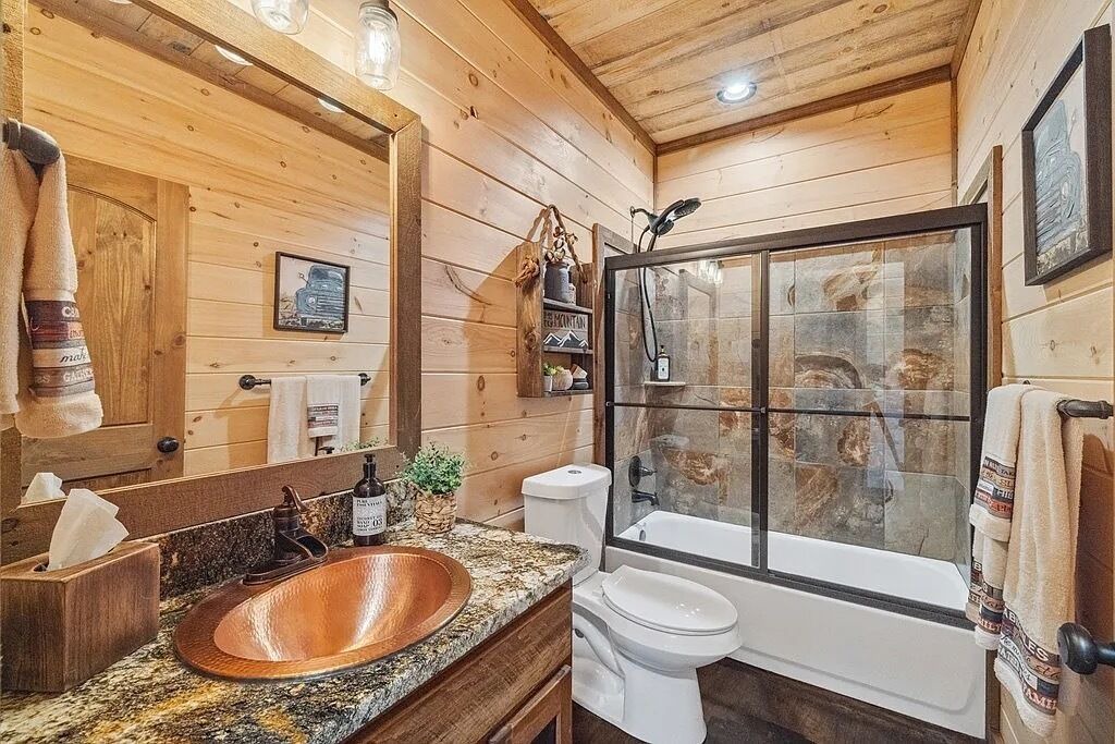Photo of Bathroom in Cherry Log