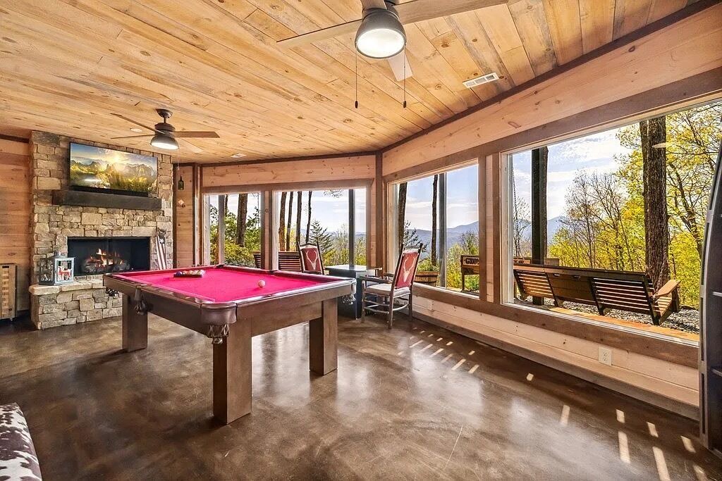 Photo of Bedroom in Cherry Log