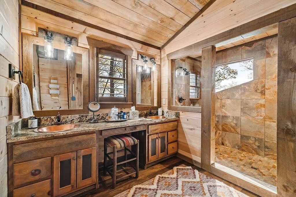 Photo of Bathroom in Cherry Log