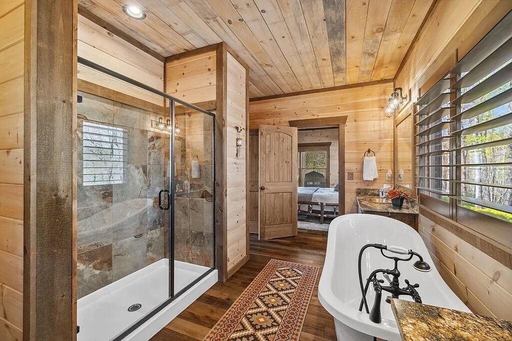 Photo of Bathroom in Cherry Log
