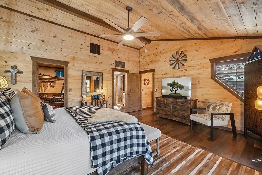 Photo of Bedroom in Cherry Log