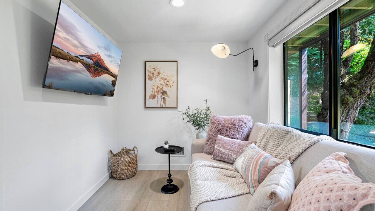 Photo of Livingroom in Bryn Mawr-Skyway