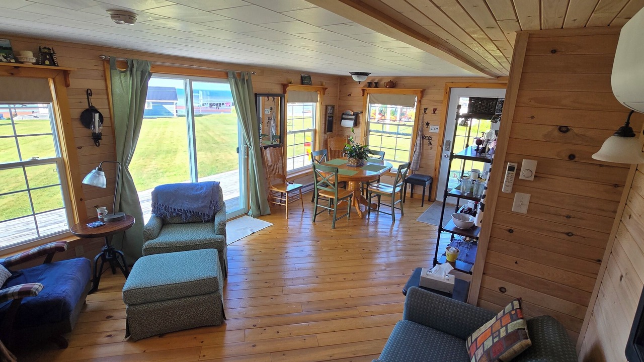 Photo of Livingroom in Amherst Shore