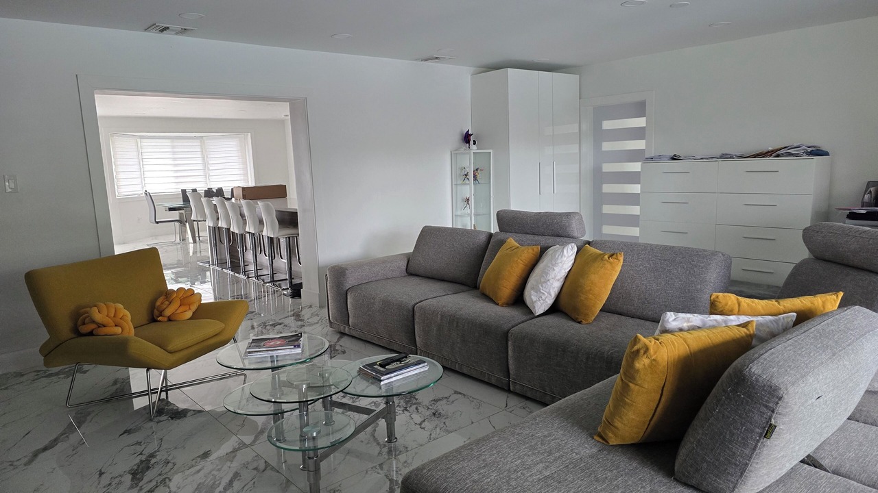 Photo of Livingroom in Golden Glades