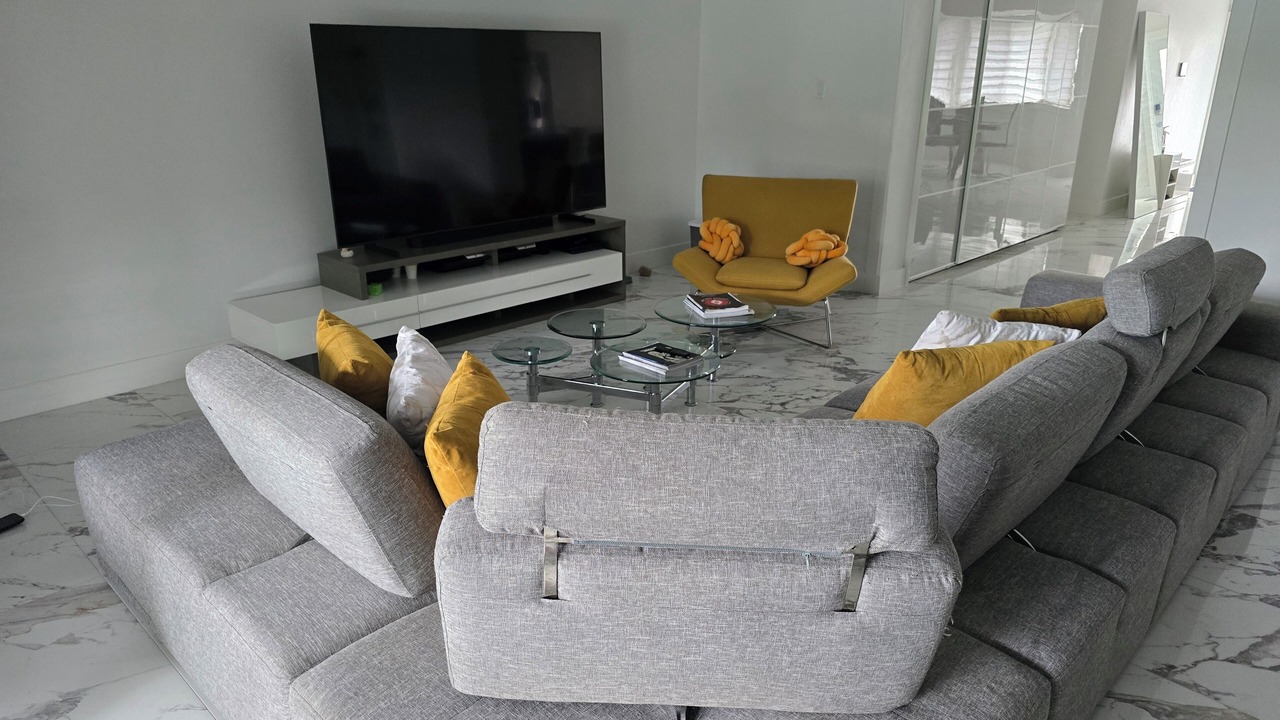 Photo of Livingroom in Golden Glades