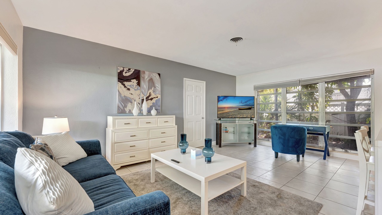 Photo of Livingroom in Lauderdale Beach