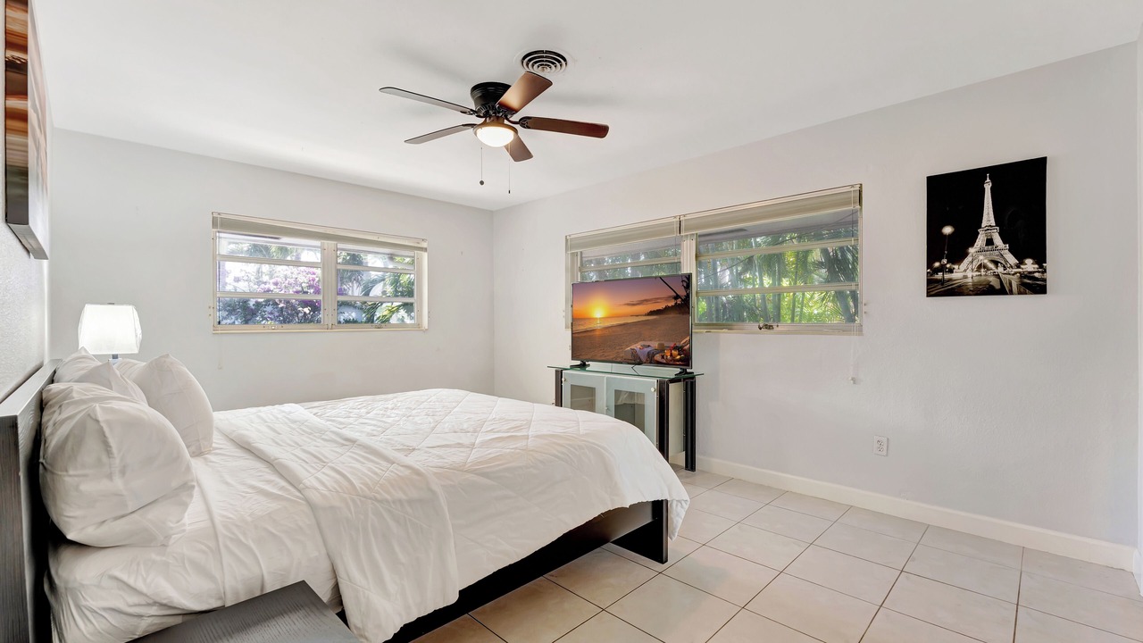Photo of Bedroom in Lauderdale Beach