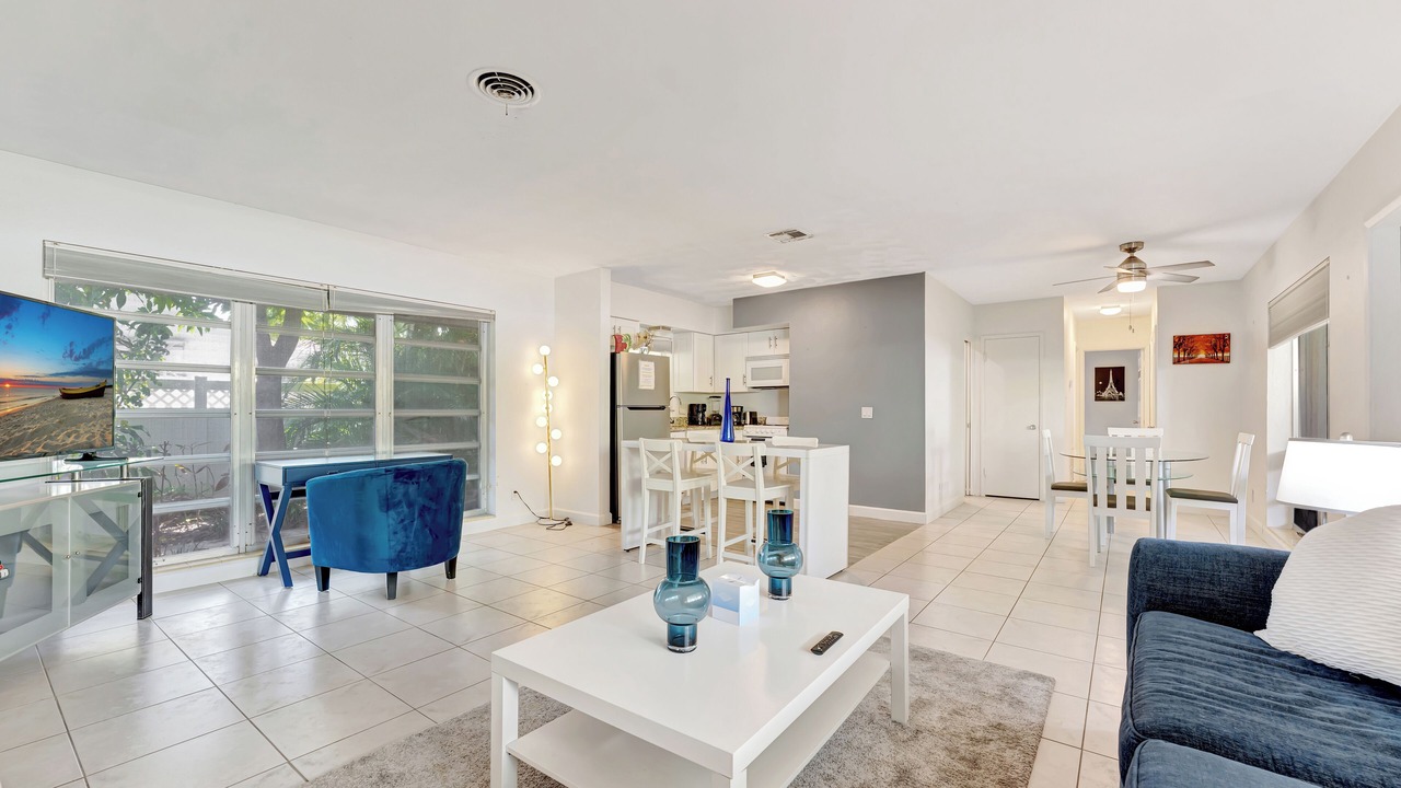 Photo of Livingroom in Lauderdale Beach
