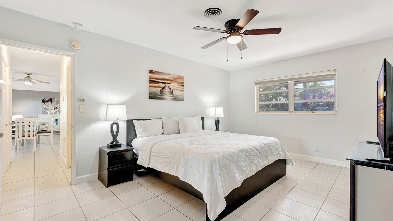 Photo of Bedroom in Lauderdale Beach