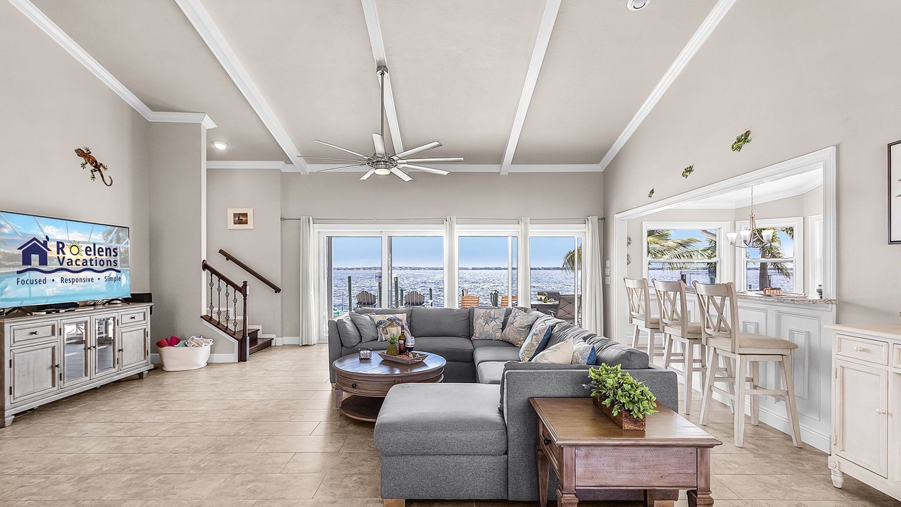 Photo of Livingroom in Caloosahatchee