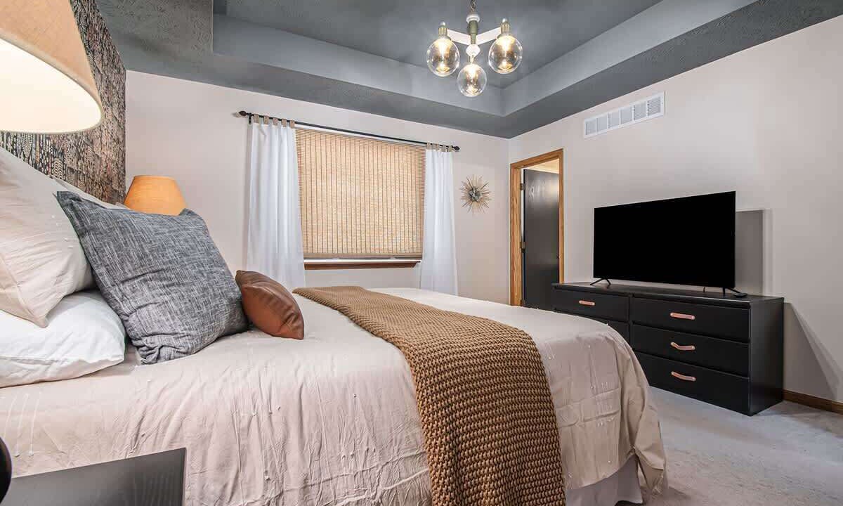 Photo of Bedroom in Aksarben - Elmwood Park