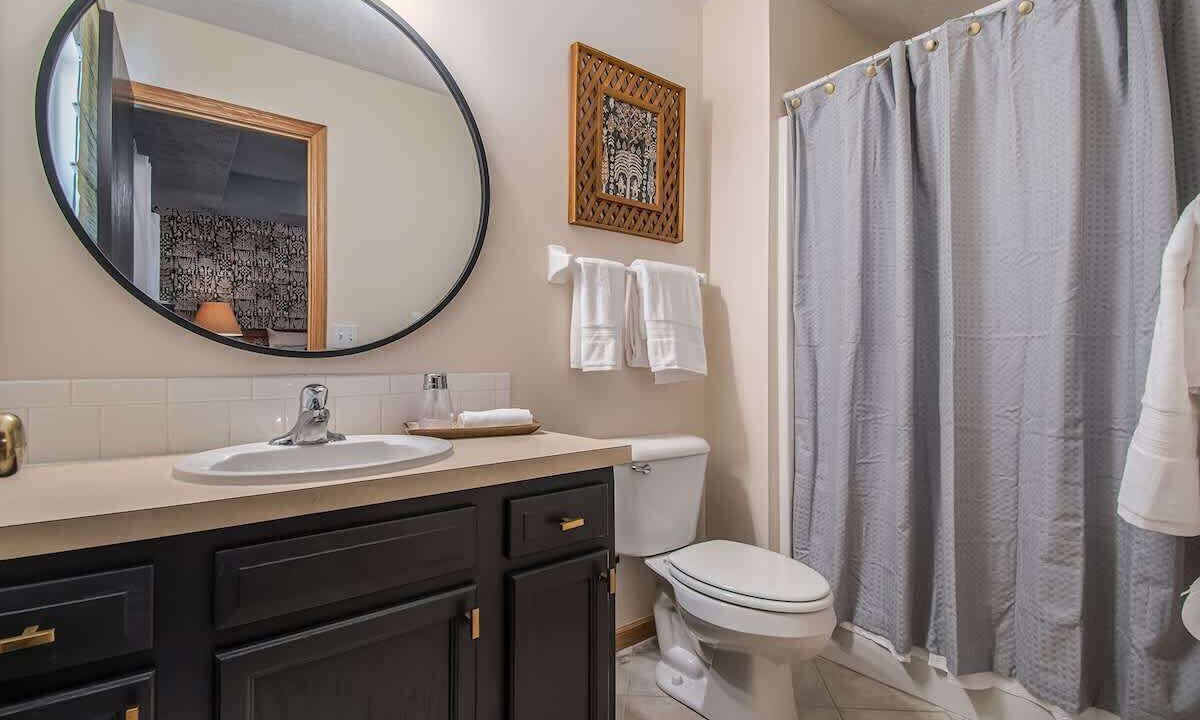 Photo of Bathroom in Aksarben - Elmwood Park