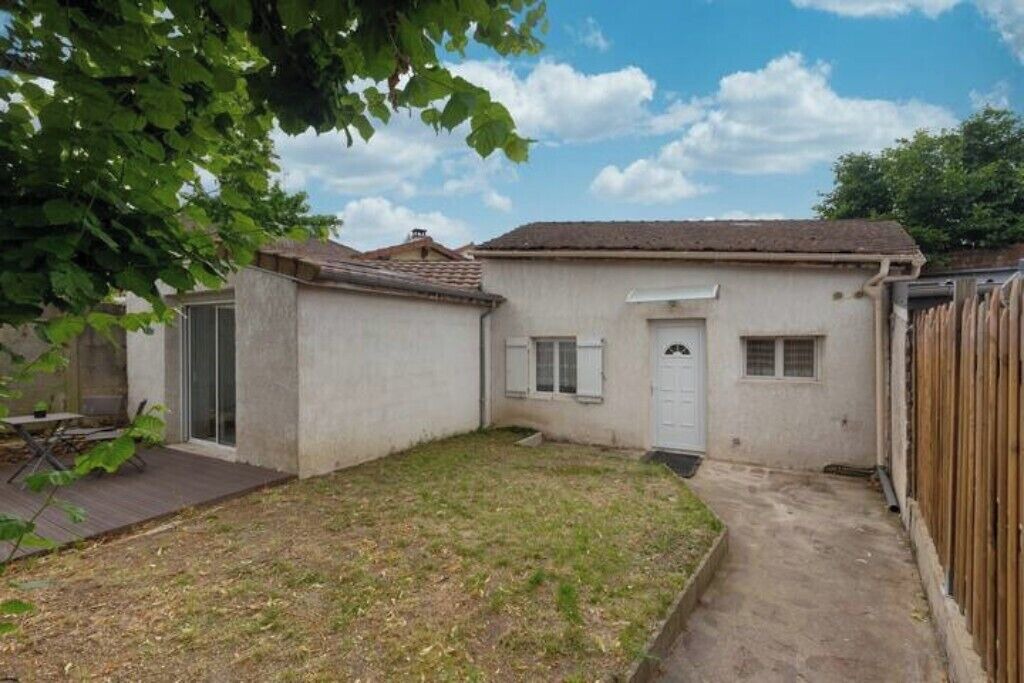 Photo of Outdoor in Sainte-Genevieve-des-Bois