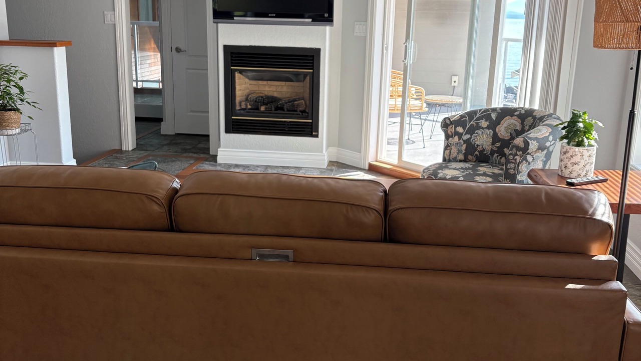 Photo of Livingroom in Campbell River